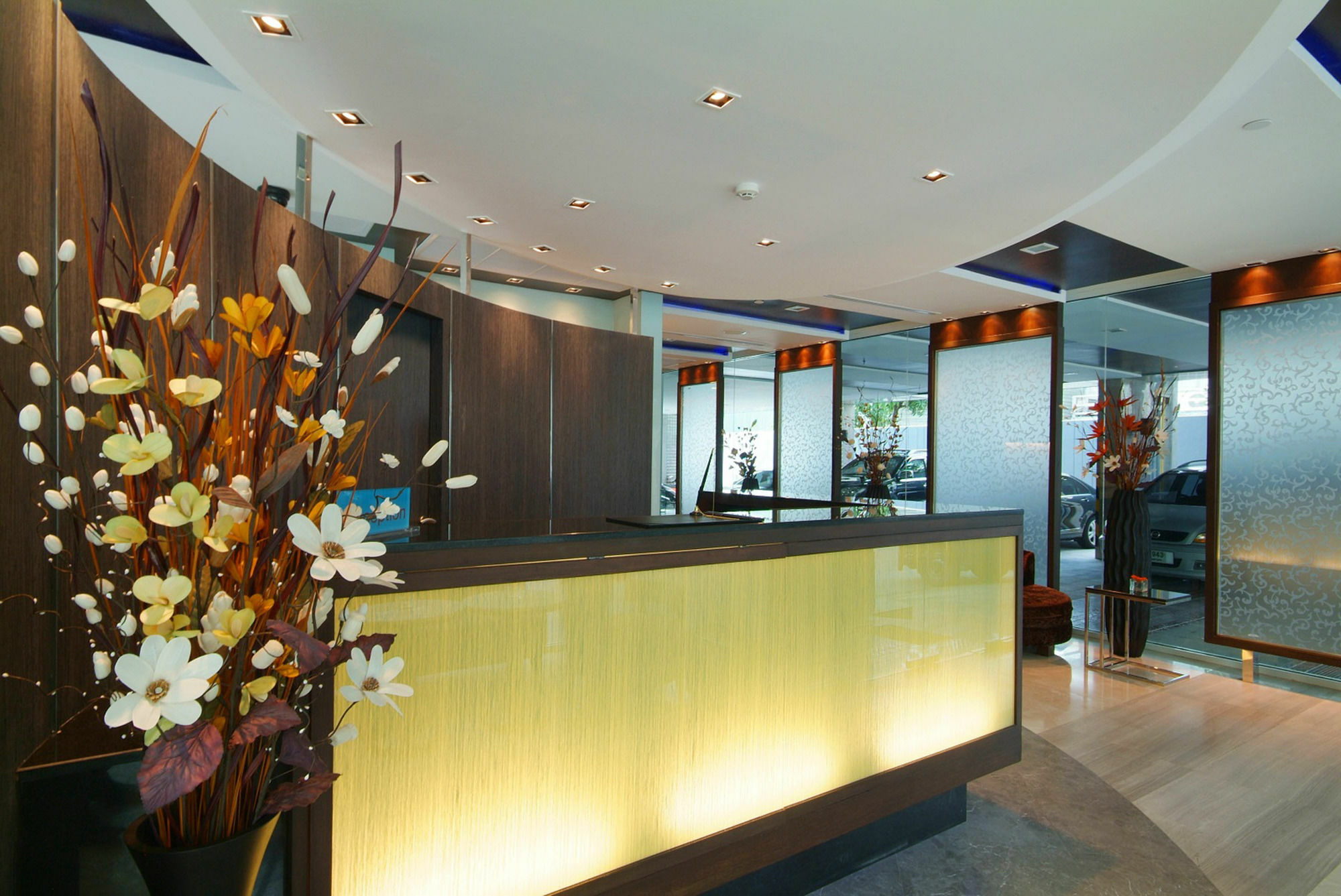 Amora Neoluxe Suites Hotel Bangkok Exteriör bild